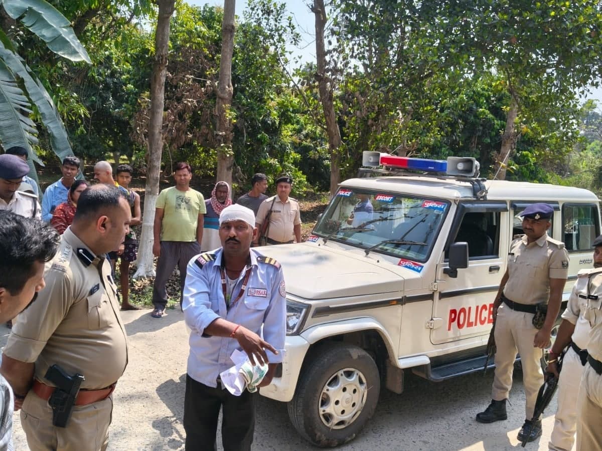 बेगूसराय में एक्सिस बैंक लूट, फायरिंग कर 10 मिनट में लाखों रुपये ले भागे बदमाश