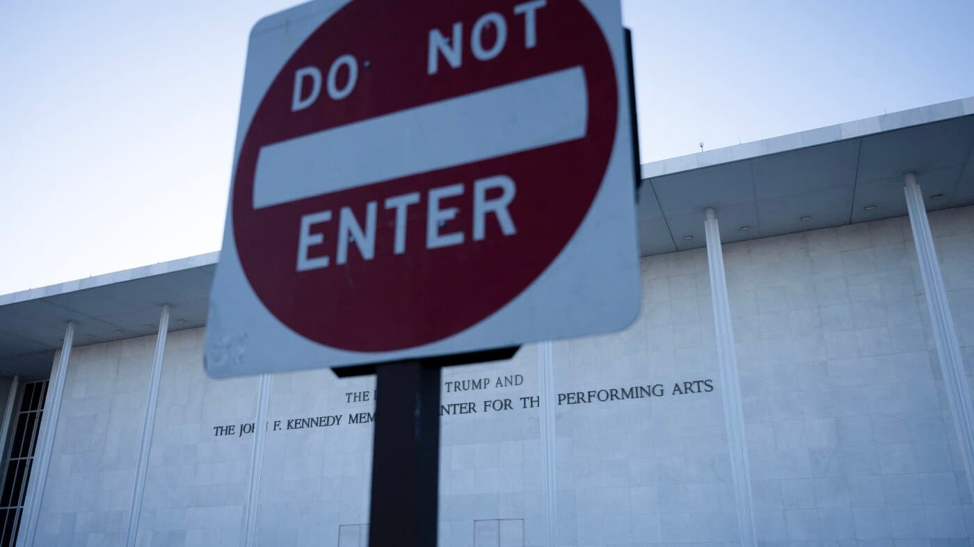 8 architecture and culture groups sue Trump and the Kennedy Center board
